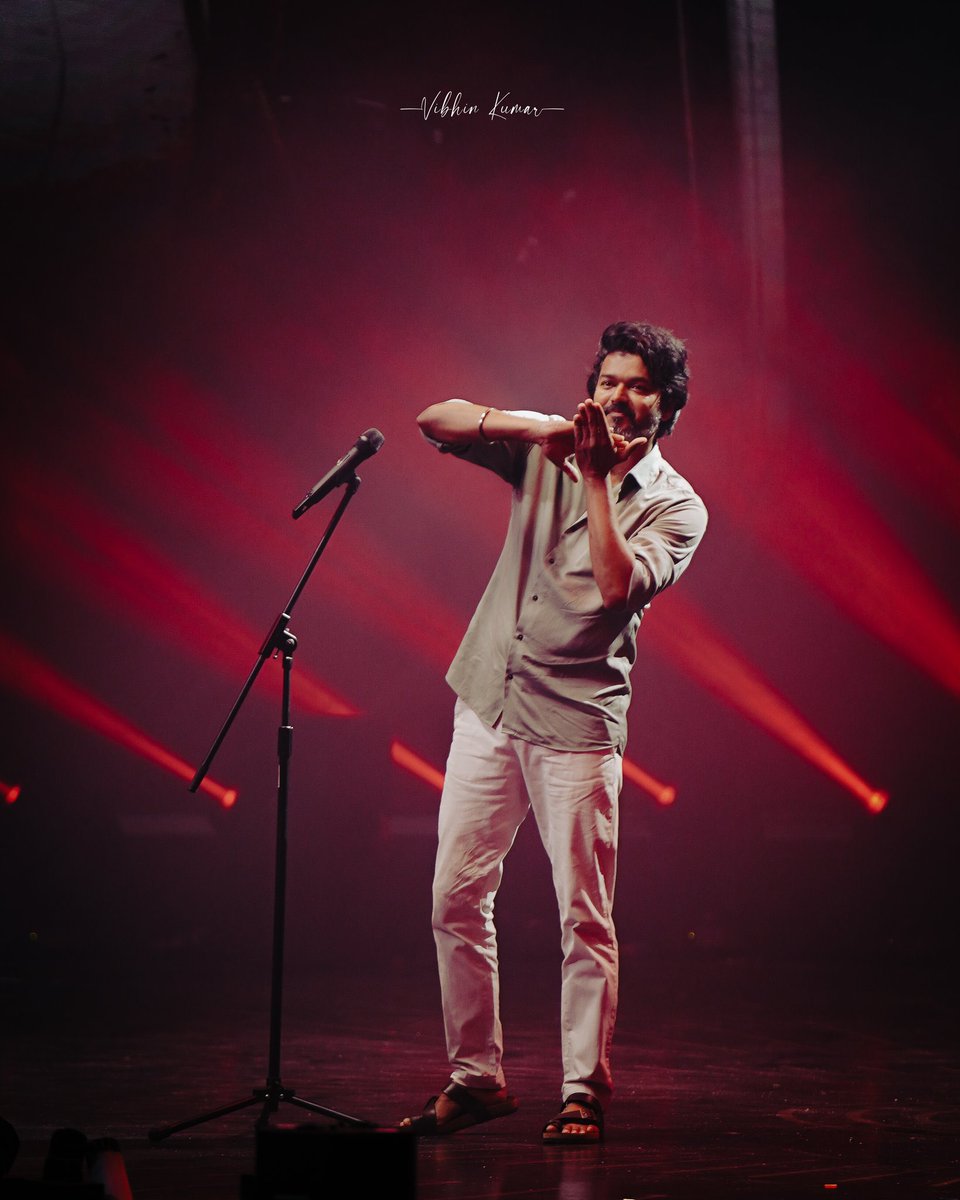ItzGokulVJ's tweet photo. Get ready Nanbas and Nanbis 🎤🔥

#VarisuAudioLaunchOnSunTV 
@actorvijay https://t.co/rt9ze59S6A