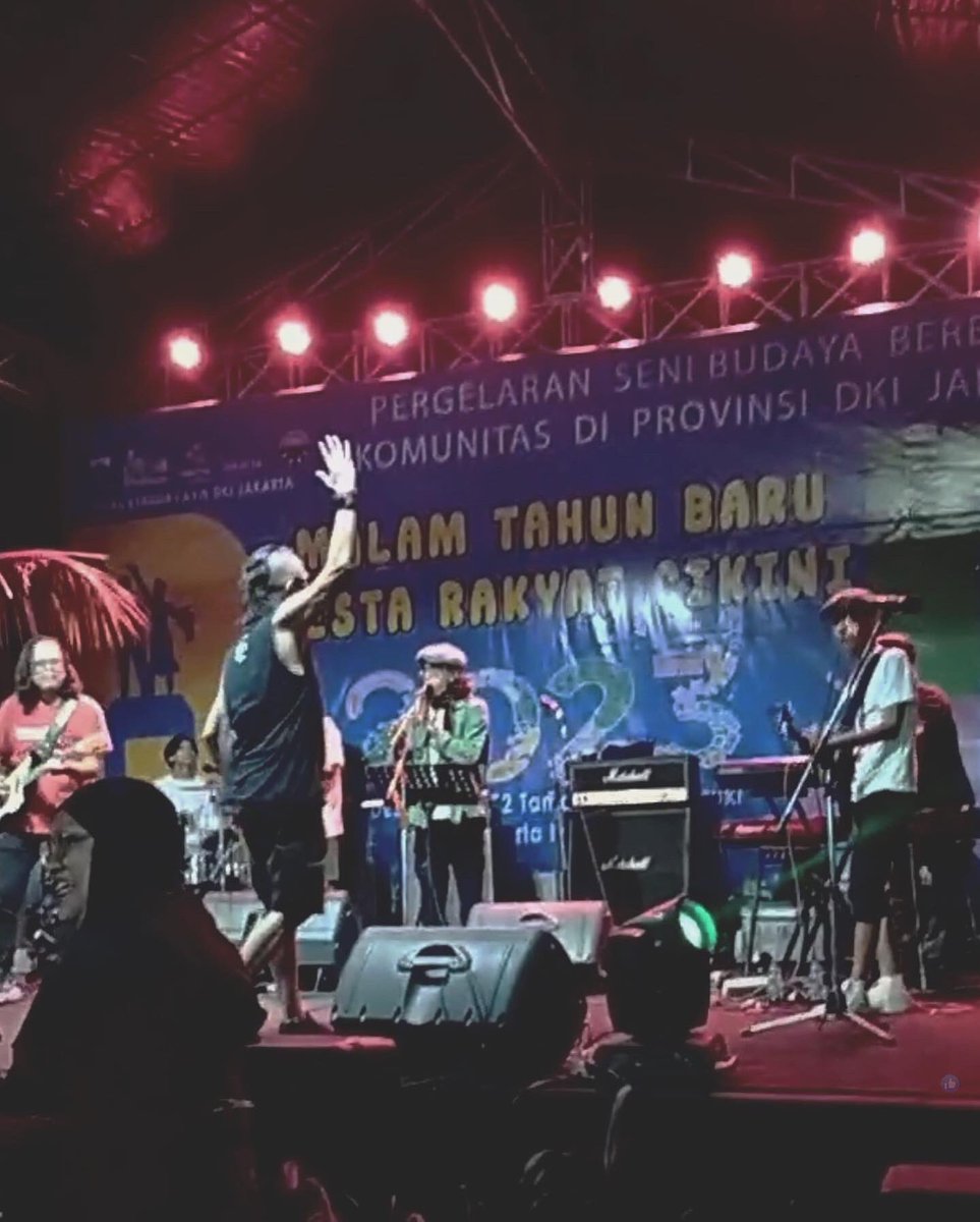 fwi_willy's tweet photo. Pesta Rakyat Cikini menandai selebrasi pergantian tahun.
Bersama berbagi kebahagiaan, berefleksi juga menata mimpi.

Onwards and upwards! https://t.co/BuKqkwPz2l