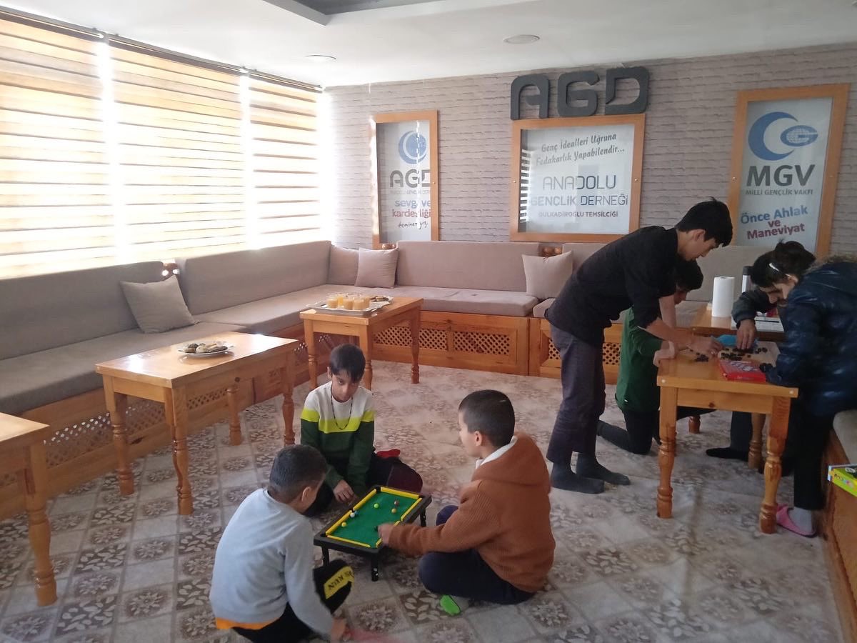 agddulkadiroglu's tweet photo. Pazar 11:00-13:00 arası Kaşiflerin günü😊🇹🇷👍 https://t.co/mwFzWYc0GQ