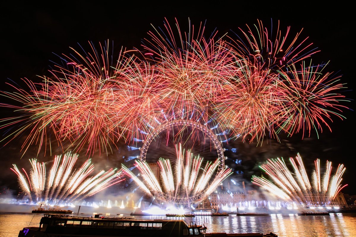 MayorofLondon's tweet photo. After months of preparation, last night we sent a new year message of love, hope &amp; unity.

🕰 12-minute celebration  
🎆 400 drones
🎇 12,000 fireworks
🎟 100,000 tickets
🌎 Millions watching from home around the world

#LondonFireworks #LondonNYE https://t.co/thqGtW6I3m