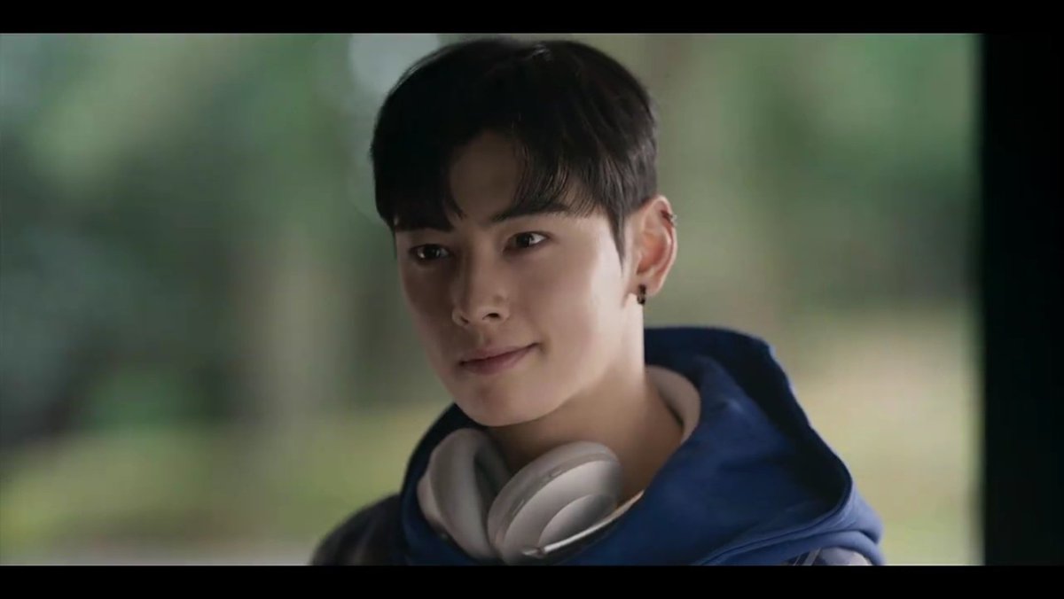 kdramatreats's tweet photo. Cha Eun Woo as Priest John is so hella attractive, his looks with earrings is so hot 🥵 #Island https://t.co/2b55DM2eb3