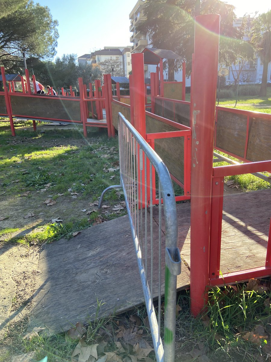 alsoajourno's tweet photo. .@FranzCaruso59 li regaliamo dei giochi nuovi per i bambini di #Cosenza? #Buon2023 di speranza per questa città https://t.co/xS38glnP3A