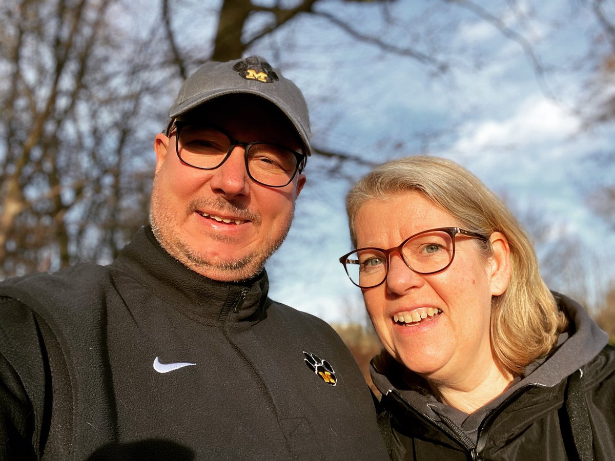 Happy New Year🐯🏈 Neujahrsspaziergang zwischen den Footballspielen bei Frühlingstemperaturen 😉 #happynewyear #awalkinthepark #feelslikespring #jockwasherpodcast #thegermanatmizzou