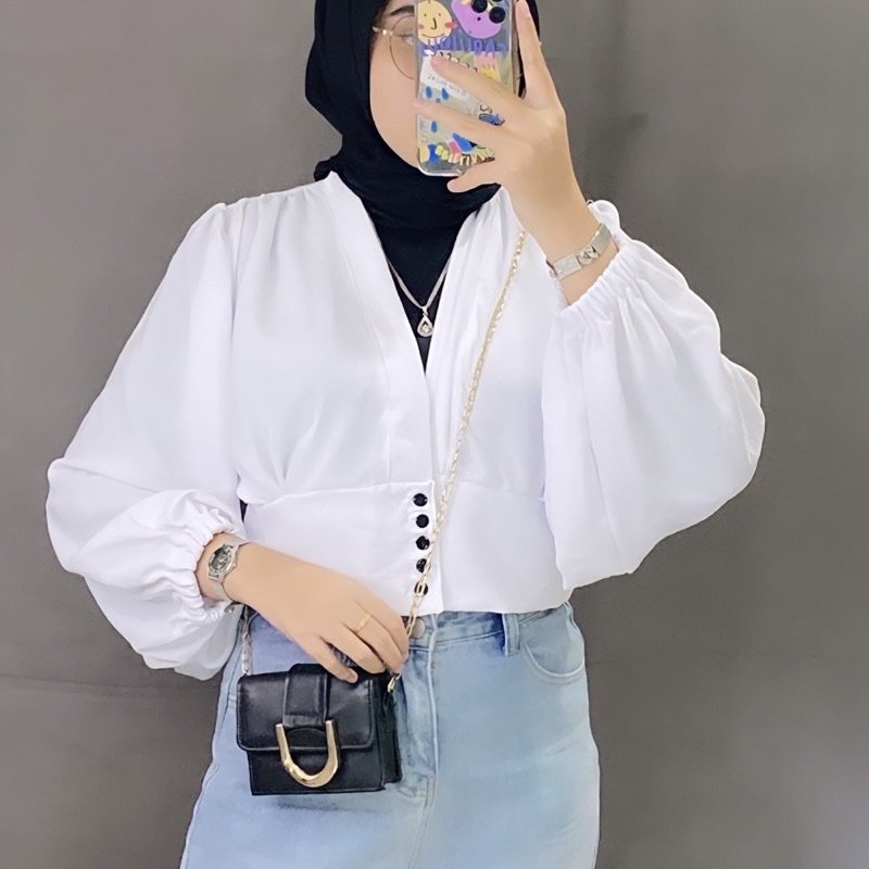 Ssugarcombs_'s tweet photo. 💢 Crop Outer Balon 💢

⭐ 5
💰 40K
🔗 https://t.co/yo6LjIYvMw

Rekomendasi crop bahan airflow lengan balon 
#rekomendasishopee #HappyNewYear2023 #shopeehaul #racunshopee #ootdStyle #racunbelanja #shopeeaffiliate #shopeeID https://t.co/DkEjVQAq18