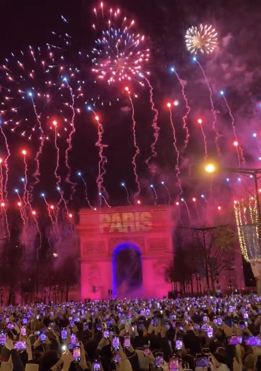 Un_EtreHumain's tweet photo. Les gens tu leur colle 3 ans de dictature et voici le résultat 👇 https://t.co/CNsEPoQrQs
