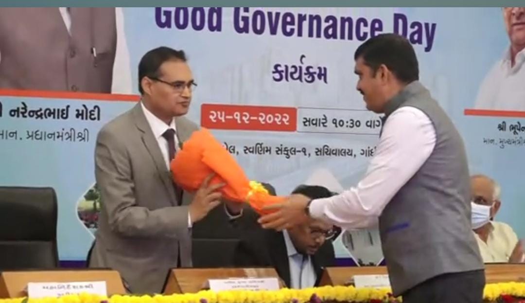 Makadiya2022's tweet photo. આદરણીય @AKRAKESHIAS1 સર GPSCમાં જે રીતે આદરણીય @dineshdasa1 સરનું નામ યાદ કરાય છે તે રીતે GSSSBમાં તમારું નામ યાદ કરાશે પરંતુ હવે લાખો ઉમેદવારોનો મનોબળ અને તમારા પરનો વિશ્વાસ જેમ સમય જાય તેમ નબળો પડતો દેખાય છે. આ અદ્રશ્ય સંબંધને મજબૂત કરશો એવી આશા અને વિનંતી😔.
#150_Final_Order https://t.co/eS1sXzN00K