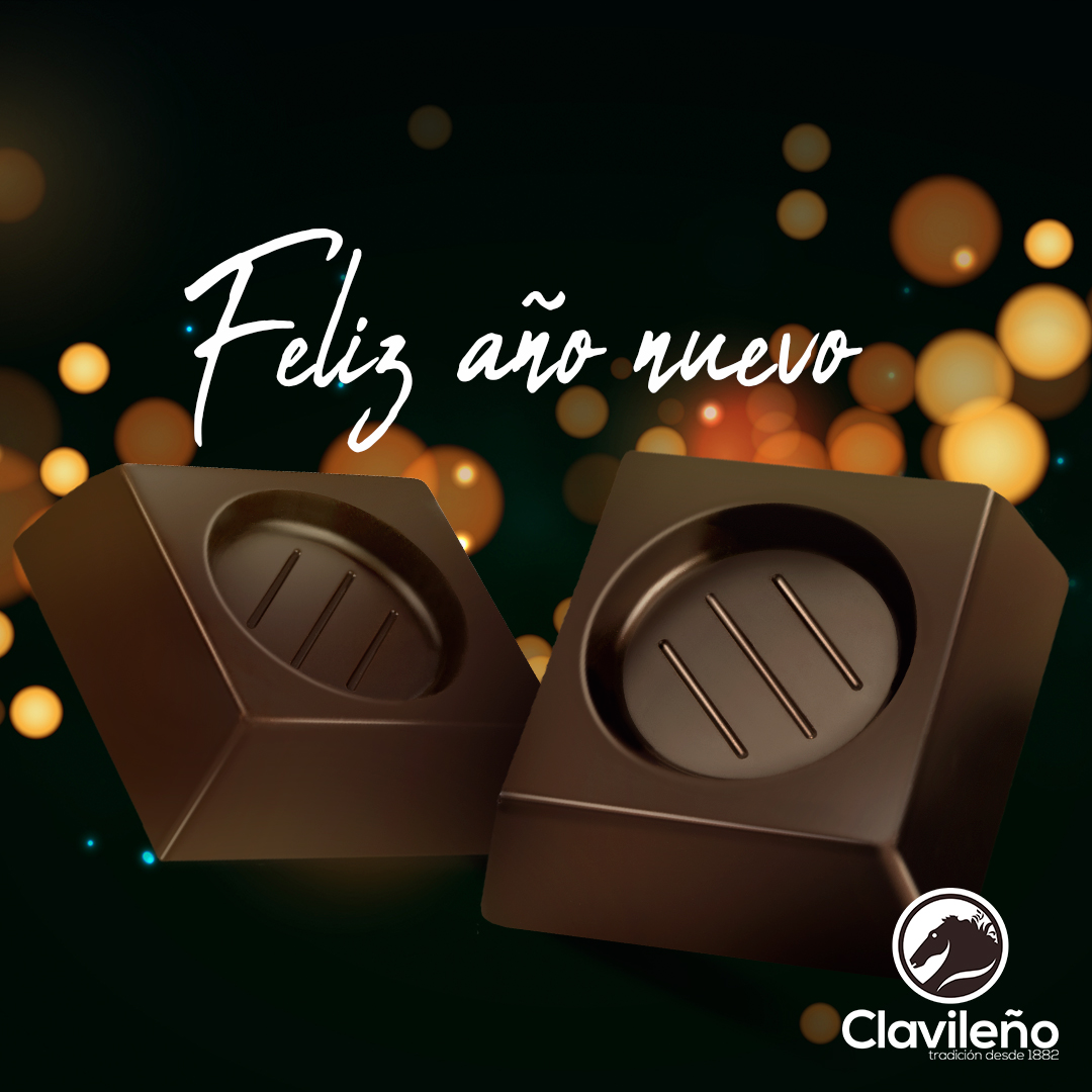Qué ganas teníamos de recibir este nuevo año, que seguro viene cargado de momentos #Clavileño llenos de #amor y #alegría 💃🏼 Pero alegría de la buena, de la que sientes cuando ves en la mesa de #postre tu Chocolate Clavileño favorito 🤤 

¡Te deseamos un dulce #añonuevo 2023! ❤️