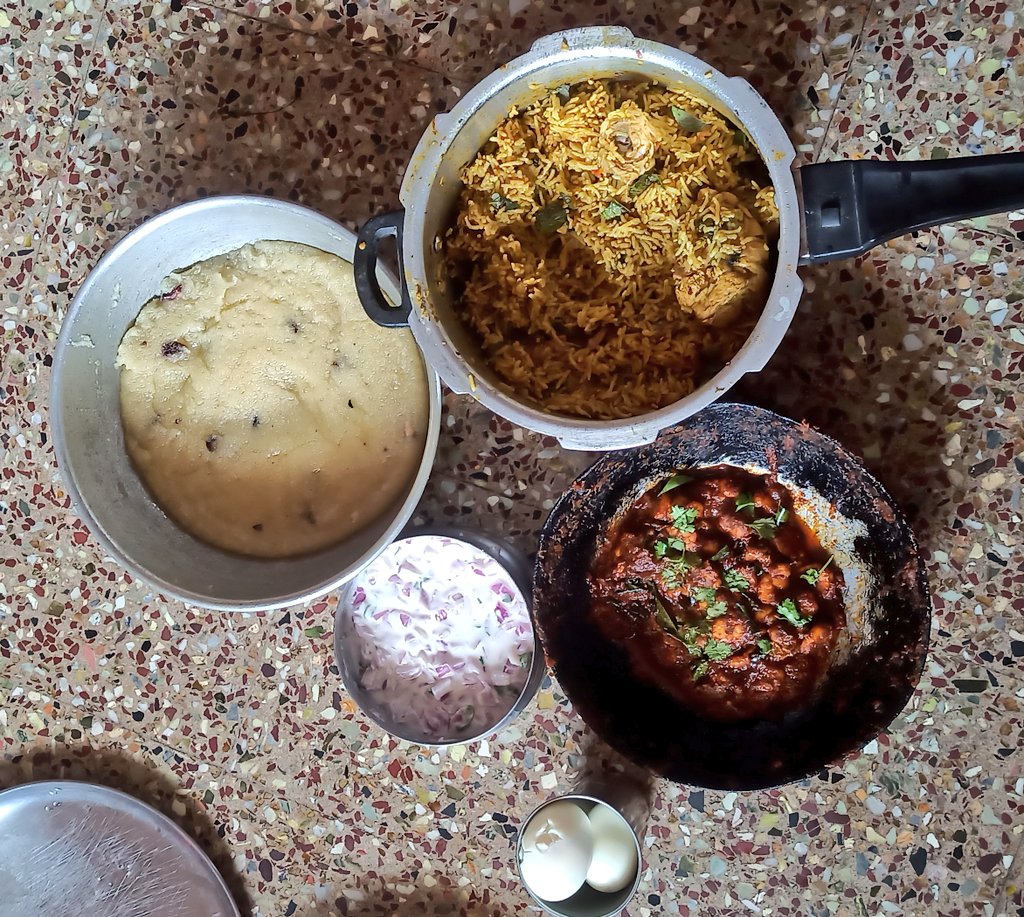 ungal_kums's tweet photo. New year samayal ready 🤩❤️
#chickenbiriyani 
#prawngheeroast 
#pineapplekesari 
#eggs #raitha 
@rock4friends @Dearuuuukoushik @AnishDude3 @kalabakadhalan1 @Magilan07 @needafriend34 @CrazyCloud26 @Picasso_lipa @antonycruzz123 @indian_gaystory @meKomorebi @Ahil_9297 @dusky_buns ❤️ https://t.co/GCUWGcofdC