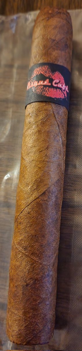 It seems fitting that I would start 2023 by finding a #gaming relic I completely forgot I had! #XBOX held a #GDC party in San Jose ~20 years ago, at which a sweet Cuban woman was HAND-ROLLING these at the "Risque Cafe", which you can see on the neck of the cigar. Utterly amazing!