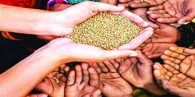 maruf_alom's tweet image. Over 81 crore people to get free  foodgrains under the National Food Security Act (#NFSA) free for one year from today. Free #foodgrains will concurrently ensure uniform implementation of portability under the #OneNationOneRationCard across the country.
#foodsecurity 
#ONORC