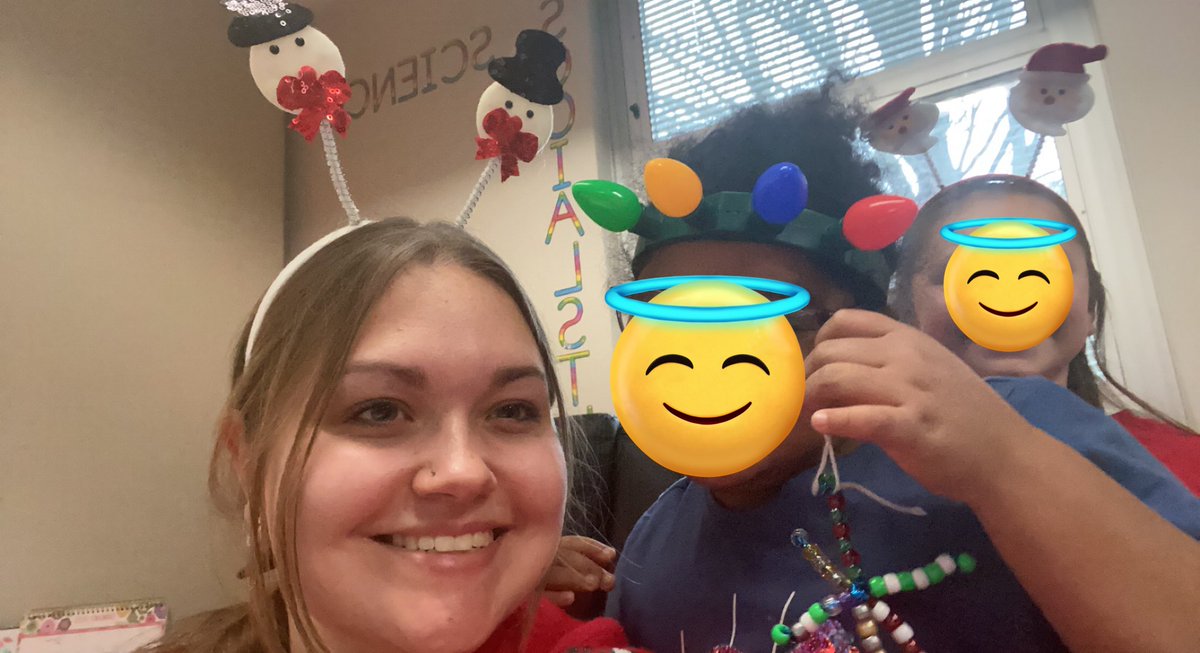 ms_mennonno's tweet photo. Some very festive friends the week before break! ❤️ https://t.co/KRLQqNWDET