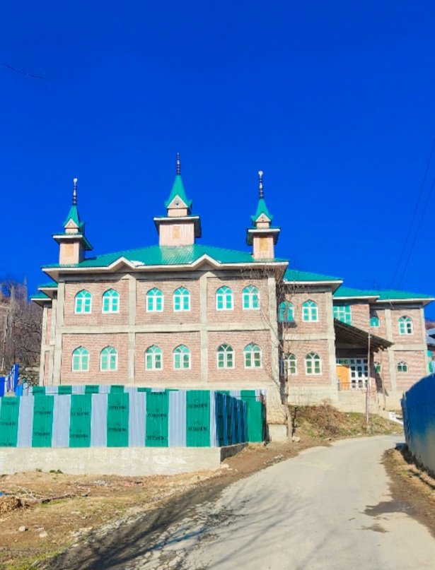 kifayataftab23's tweet photo. #Beautifulmasjid
#Sheikhpora https://t.co/FNT9YeRwhJ