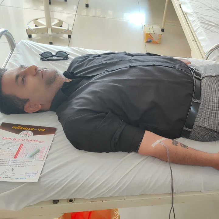iarpitgandhi's tweet photo. 𝐄𝐯𝐞𝐫𝐲 𝐃𝐫𝐨𝐩 𝐨𝐟 𝐁𝐥𝐨𝐨𝐝 𝐢𝐬 𝐥𝐢𝐤𝐞 𝐚 𝐛𝐫𝐞𝐚𝐭𝐡 𝐟𝐨𝐫 𝐒𝐨𝐦𝐞𝐨𝐧𝐞 🩸
#blooddonation #blooddonor #feelsgood #savelife #socialactivity #crossroadhospital #dabhasa https://t.co/DDgXg5tNpJ