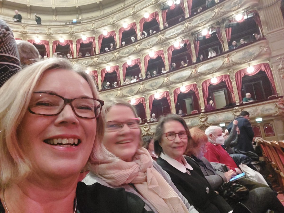 PirkkoYlisela's tweet image. Ihanaa alkanutta vuotta 2023.
Oopperan ystävänä jonotettiin liput Nizzan oopperan uuden vuoden konserttiin.
#Ooppera @Operadenice #nizza #ystävät #uusivuosi2023
