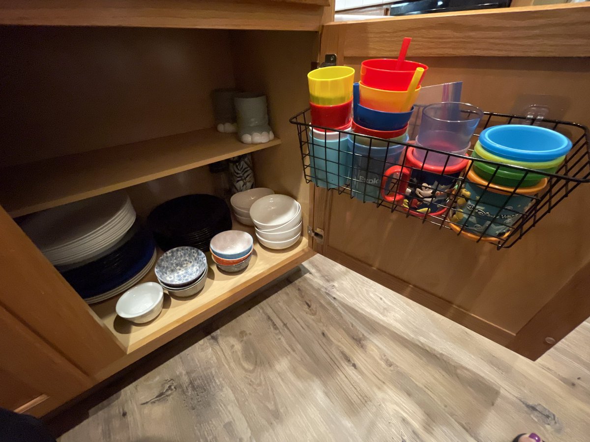 Yeah, I totally partied on New Year’s Eve, if by “totally partied” you mean cleaned out my dishes cupboard.

#probablymorehappyabouthisthanIshouldbe 
#butlookhowtidy #justignorethemessintherestofthehouse