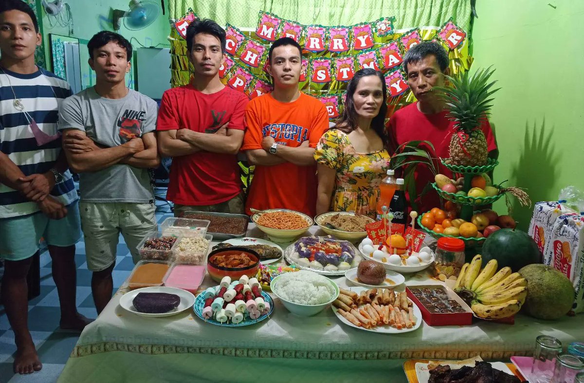 Giello27's tweet image. "The new year stands before us,  like a chapter in a book, waiting to be written."
   - Melody Beattie
Happy New Year 🎉🍾🎆
Welcome 2023 💗🎇🎊
Day 1 of 365 days 🚩
#MMXXIII