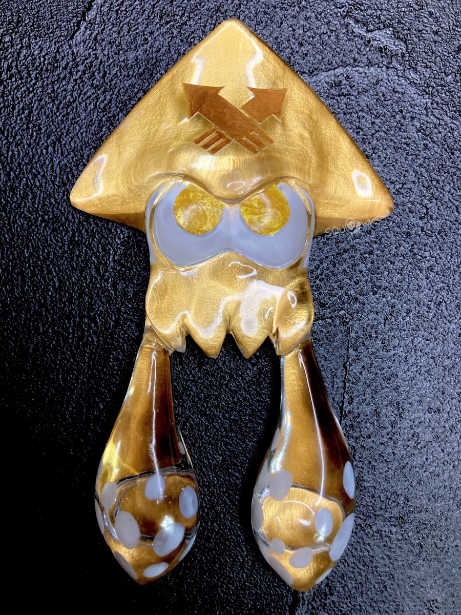 明けましておめでとうございます！
新年に縁起が良さそうなイカちゃんを作ったので、今年こそは金ガチャ出ろー！！
#スプラトゥーン #スプラ #Splatoon #レジン #煩悩の塊