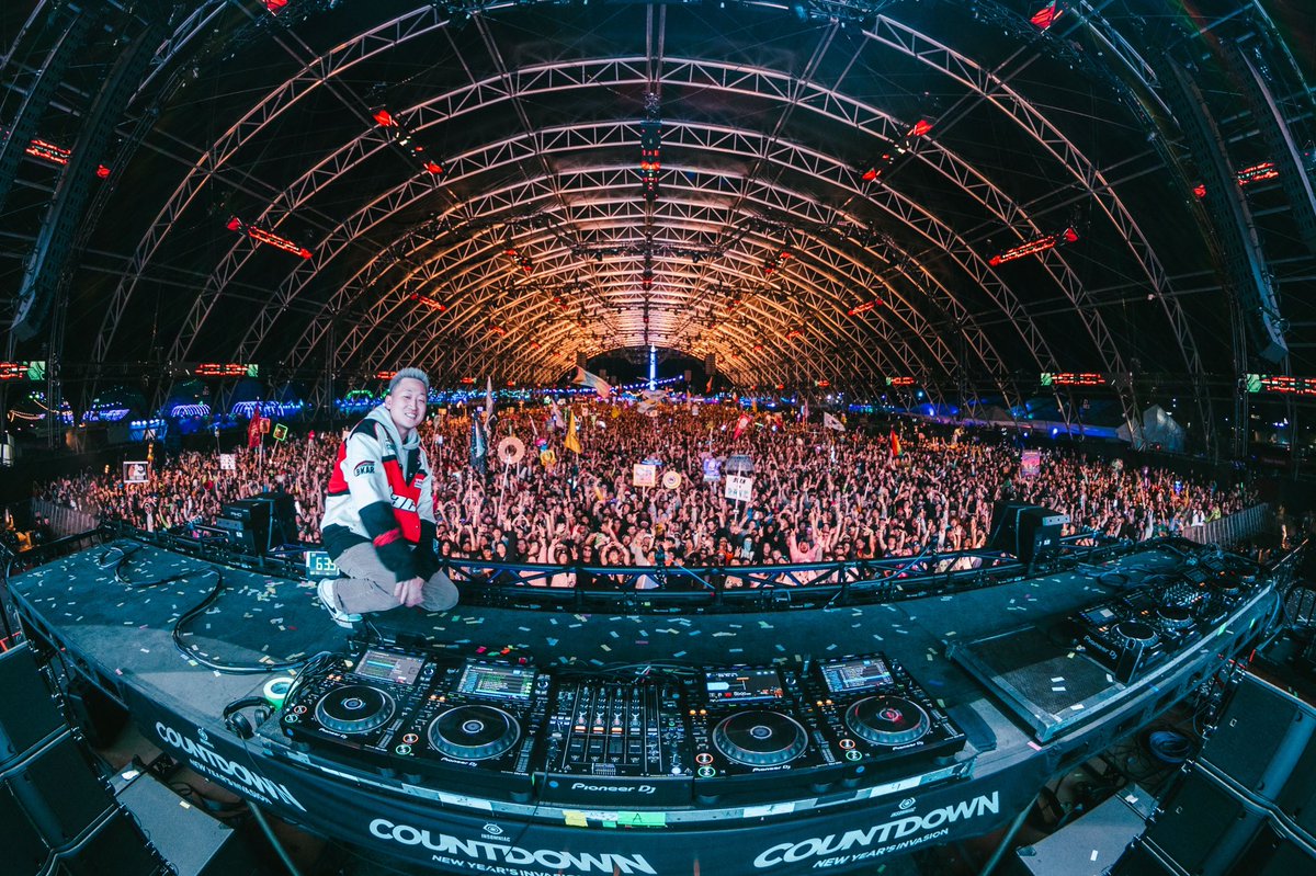 This picture doesn’t make any sense to me. How’s this even possible…?

Thank you countdown

Happy New Years everyone