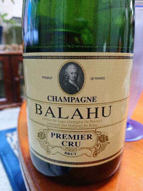 シャンパーニュ。BALAHU BRUT PREMIER CRU。淡いレモン色。やや粗めの泡。長め。柑橘系のドラ…。Wine の Charles de Cazanove。Vivinoでの評価：vivino.com/wines/7375005