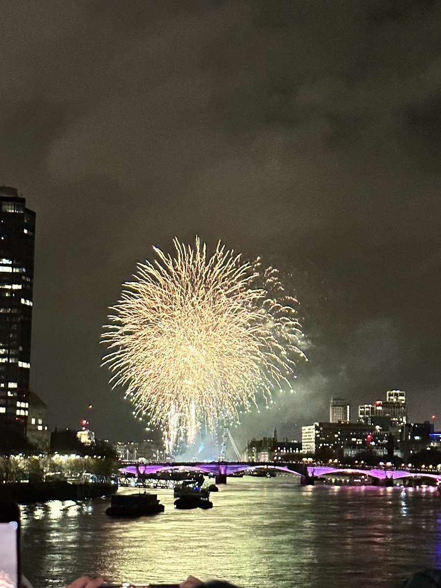 My new year’s resy is the 1:1 method of trying to defeat my PhD: for every hour of PhD writing, I get a glorious hour of trashy TV. All about balance init