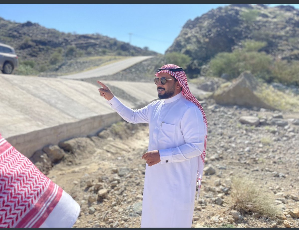 jadam2020's tweet photo. لماذا لم نرى مسؤولي المواصلات وزارة الطرق في الاماكن المضررة من السيول في شرق الليث كما نشاهد رئيس البلدية @ghamiqa  @JeddahAmanah وفريق عمله بتواجدهم المباشر في الاماكن التابعة لنطاق خدماتهم .!! @SalehAlJasser @SaudiTransport https://t.co/IKb9U7Y9HO