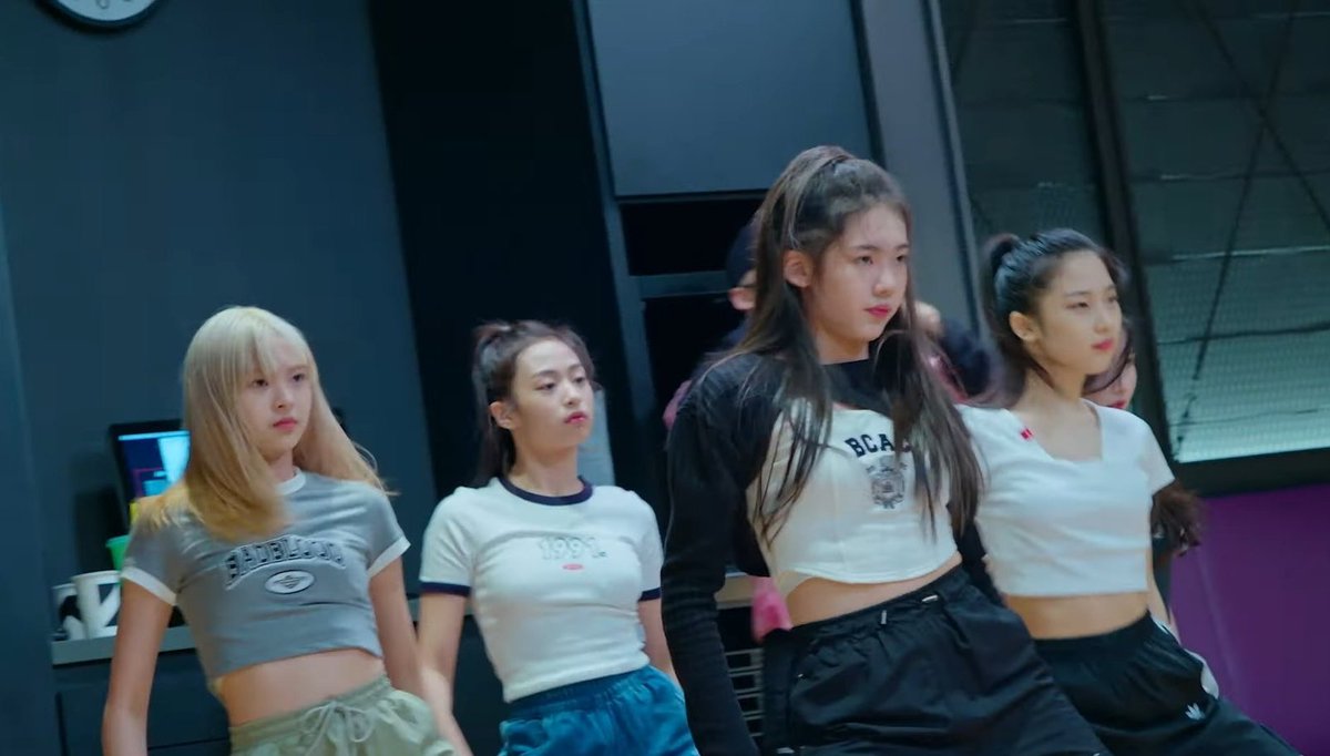 forbaemonz's tweet image. Love moments like these when we're pre debut stans waiting for the group to debut! hugs to all my airstans &amp;lt;33