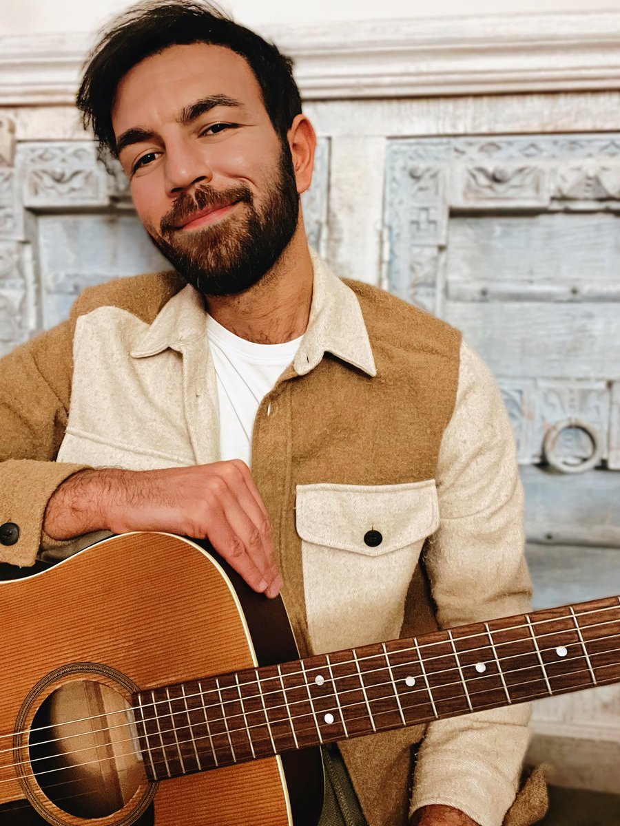 Frohes neues Jahr 2023 🎈🎊🎆 
Hoffen wir gemeinsam für die #Ukraine den #Frieden🕊️und für den #iran die #Freiheit 🗽.
#Deutschland 🇩🇪 wird seiner Rolle in #Europa weiter gerecht werden. 
Toleranz. Vielfalt. Diversität.

#JinJiyanAzadi #Peace #IranRevoIution2022 
#LGBTQ