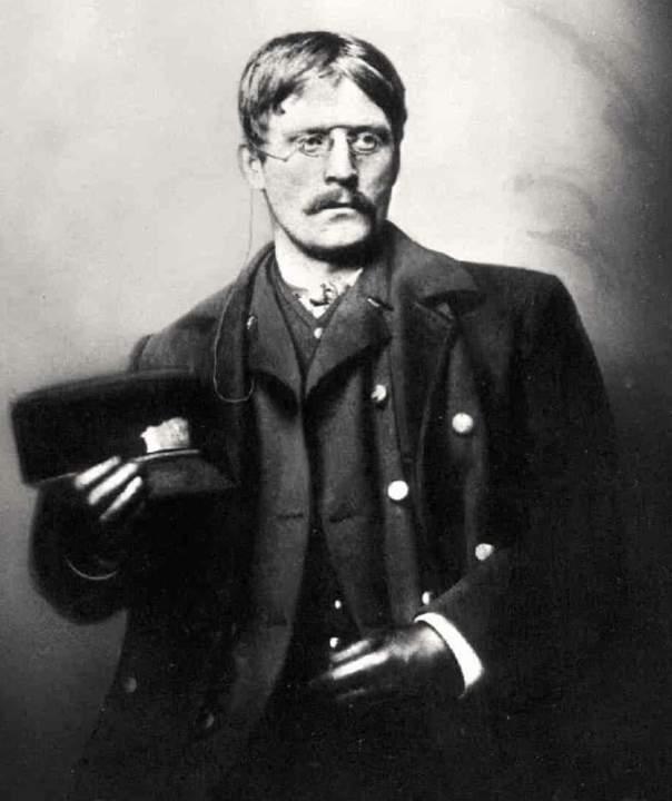 christojohnsen's tweet photo. Fra og med i dag, kan hele forfatterskapet til Knut Hamsun (🪦1952) benyttes uten hinder av opphavsrett.
 
Mye kan sies om fyren, men litteraturen står igjen. Nobelprisvinner og mannen som Hemingway har kreditert med å "lære han å skrive". https://t.co/oTWjbzacAg