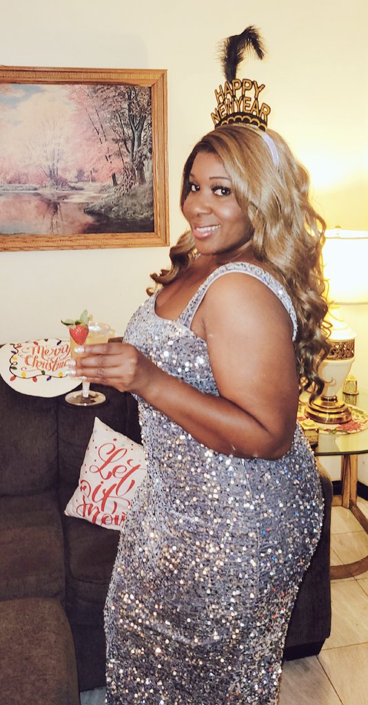 ItsEllishaMarie's tweet photo. In 2023, Be Fabulous &amp; Free! Happy New Year Everybody! #2023 #NewYear #SameMe 👑💕🥂🎉💋 https://t.co/RWjufn2isA