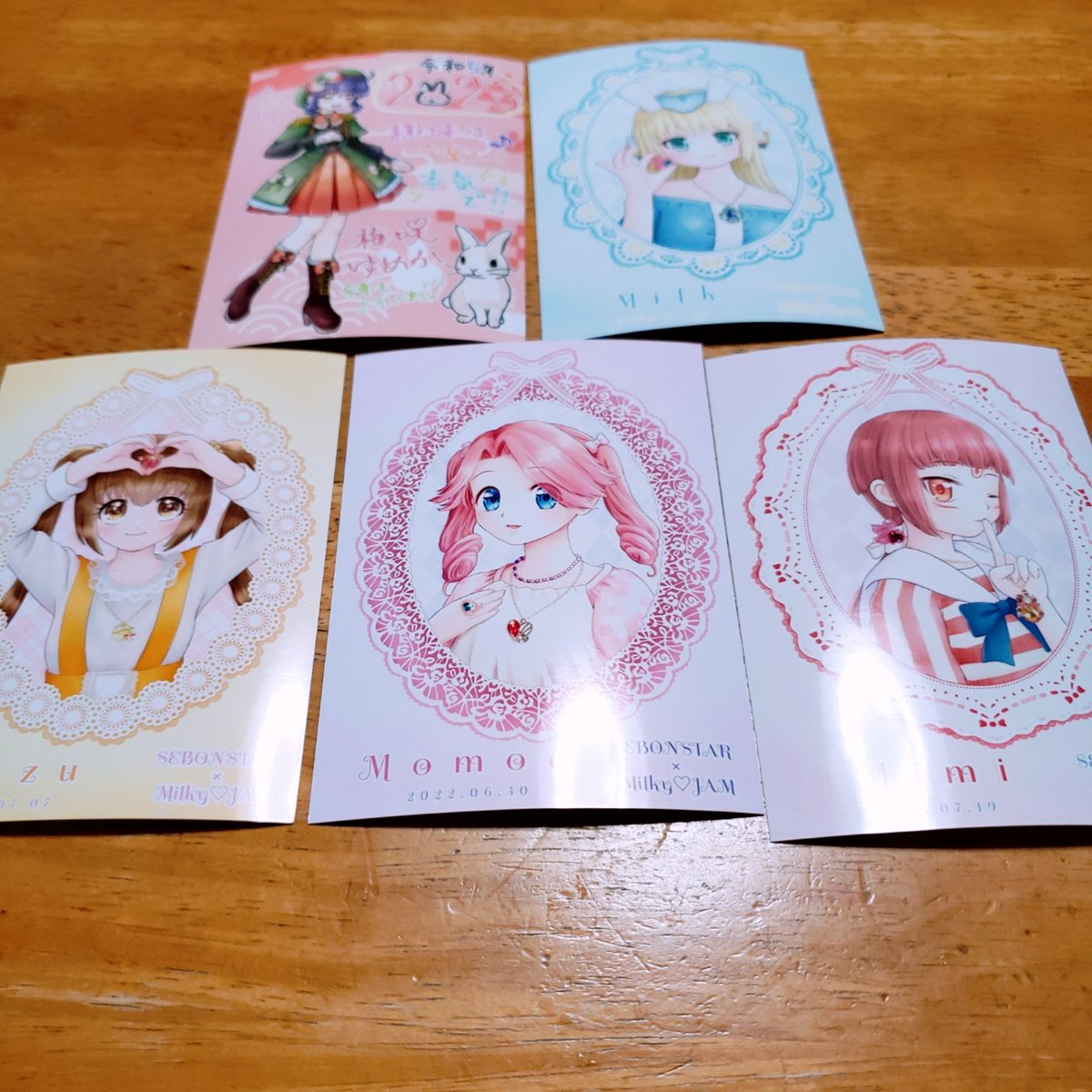 umesaki_yumeka's tweet photo. 🐰ネットプリントのお知らせ🐰

今年も、ローソン、ファミリーマートにて、ネットプリントを販売いたします✨

期限は1月25日までです🍊

今回はキュートもポップもセクシーもある、全11枚‼
1枚から好きなイラストがプリントできます📷
是非お手にとってみてください♥ https://t.co/wthTmK6FWp
