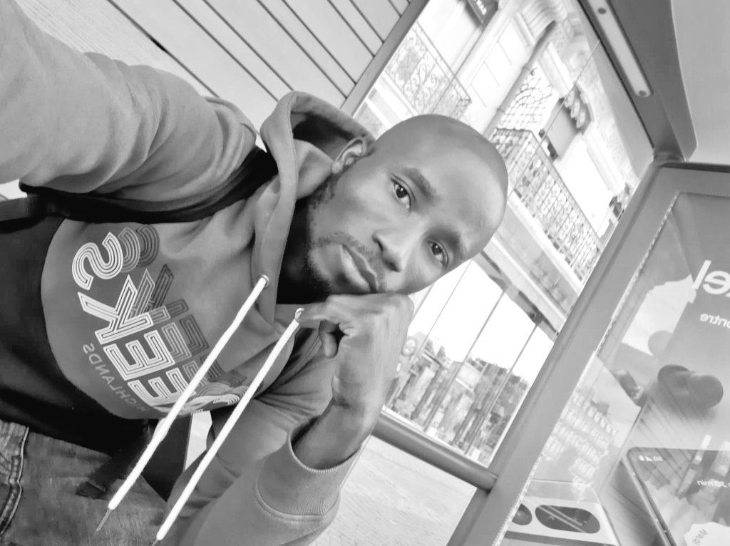 bamba_moumine's tweet photo. Que cette année nvelle ²⁰²³ exauce ts nos rêves et nos apporte le bonheur que nous souhaitons jr après jr ! Du fond du cœur, je vs souhaite ²⁰²³ jrs de sté, de prospérité et de douceur pr vs et pour tous ceux qi vs sont chers! Avc tte ma tendresse, une très belle année ²⁰²³ ! https://t.co/T1cowvfGFO