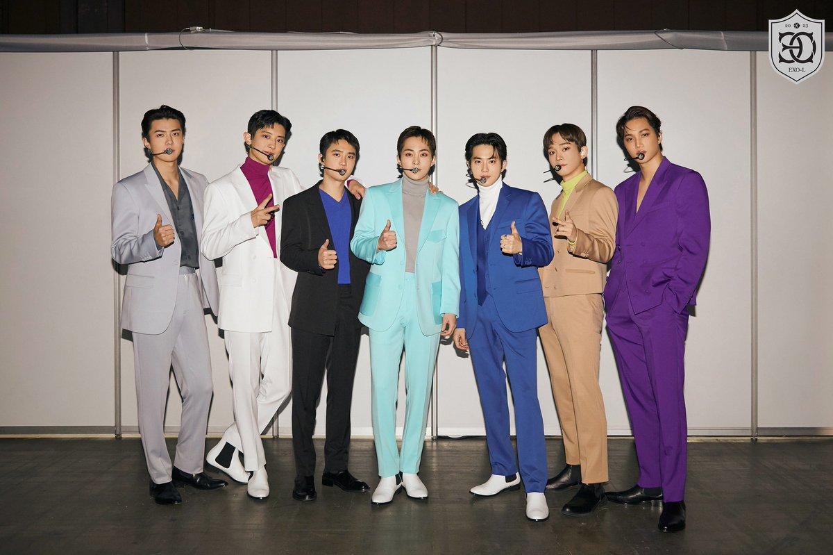 ELYXIONVERSE's tweet photo. NEW EXO GROUP PHOTO AGAIN 😭👏🏽 https://t.co/IVR4ThQhe7
