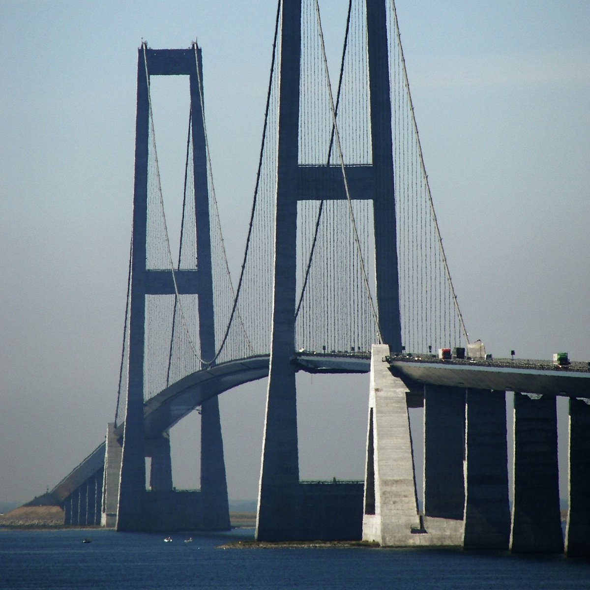 Husk, at man kan gå over en bro i begge retninger… bortset fra, at man jo ikke må gå på fx Storebæltsbroen. Godt nytår.