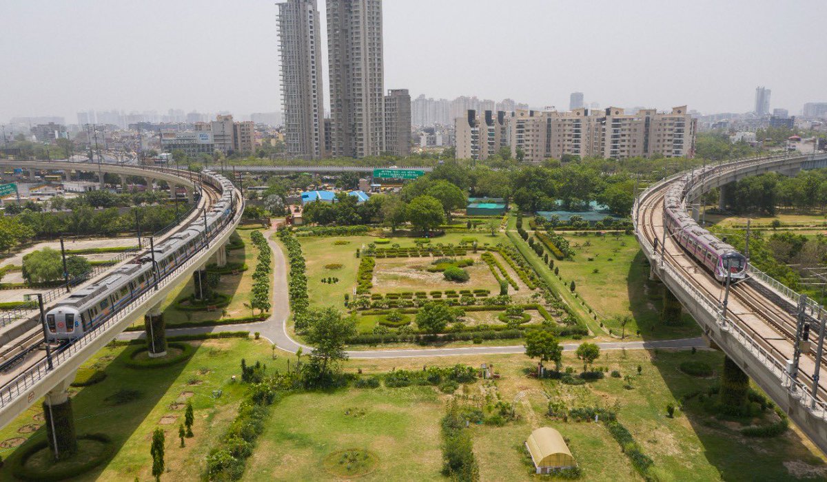 HardeepSPuri's tweet photo. In a revolutionary step, India's 1st driverless rail corridor was launched on #MagentaLine in December 2020 for operational efficiency. @OfficialDMRC’s fully automated network of 97 kms is the 4th largest worldwide.
DMRC started the1st solar power plant in August 2014. https://t.co/0qPScFmL3p