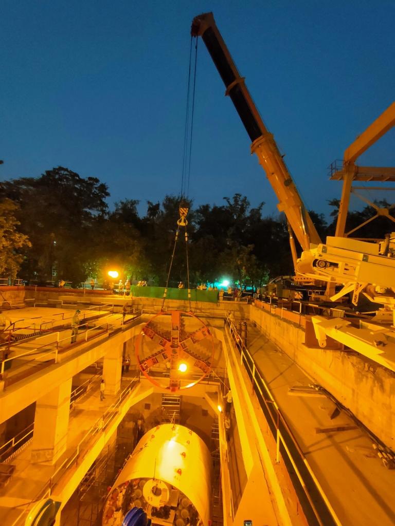 HardeepSPuri's tweet photo. Construction of 65km long 4th phase is under progress. It includes India's first ring Metro corridor, DMRC's 5th bridge over Yamuna & multiple double-decker rail & road viaducts. #DelhiMetro has also maintained an impeccable safety record & has operated with over 99% punctuality. https://t.co/eSncpoV1WO