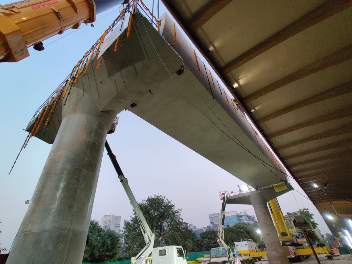HardeepSPuri's tweet photo. Construction of 65km long 4th phase is under progress. It includes India's first ring Metro corridor, DMRC's 5th bridge over Yamuna & multiple double-decker rail & road viaducts. #DelhiMetro has also maintained an impeccable safety record & has operated with over 99% punctuality. https://t.co/eSncpoV1WO