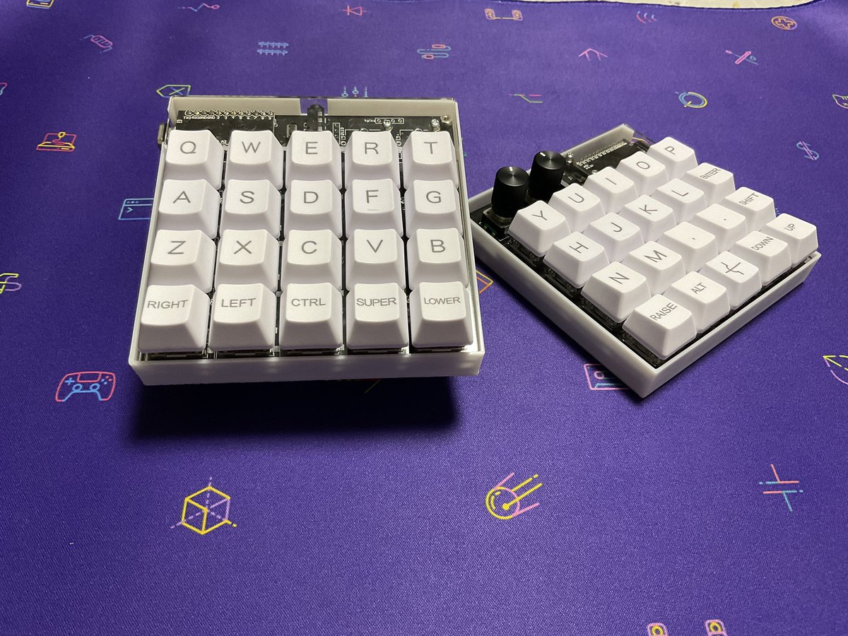 0002ozlet's tweet photo. Title:3Dプリンターでケースを作りました
Keyboard:cool644
Keyswitch:silent alpaca
Keycap:no name
#KEEB_PD #KEEB_PD_R129 #cool644 #俺キー #mechanicalkeyboards #splitekeyboards https://t.co/d4NymnI5TQ