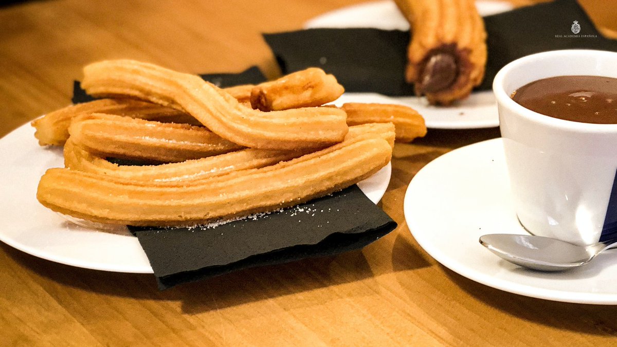 Aunque en el «DLE» se definen «churro» y «porra» como realidades distintas (la porra como un churro más grueso), hay zonas en las que se usa «churro» para los dos. ¿Cómo llaman ustedes a lo que se ve en la imagen?