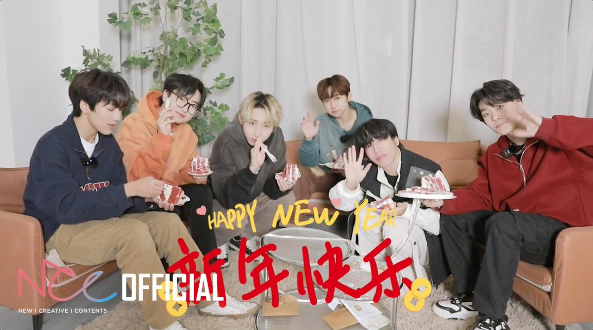 BOYSTORY_WORLD's tweet photo. BOY STORY 
新年离谱TMI &amp; 难得安静的温情时刻

▶️https://t.co/tSKTlxGDnN

2023年的第一天！祝BOSS们新年快乐！
辞旧迎新 男孩故事的“简历”可能要更新一下了
伴随着“兄弟抱一下”
六个小哪吒之间的感情也“逐渐升温”🔥

#BOSS #BOYSTORY
#I_U_WE #WE #WW #ForUs 
#Identity #Understand #Wish https://t.co/7yTC9D0DDl