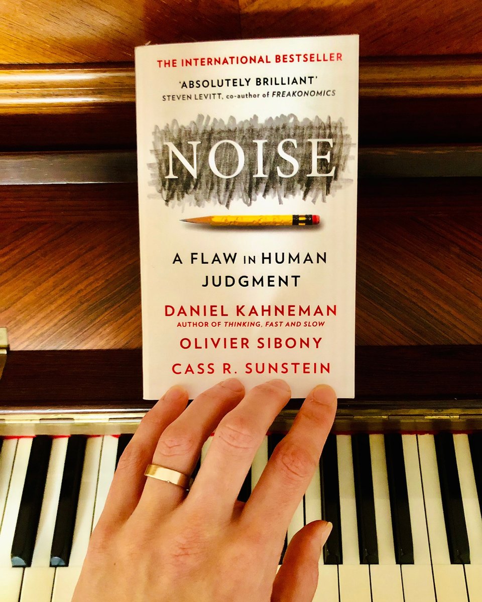Wishing you a healthy, musical and noiseless 2023! 💫
New Year’s reading tip : if you’re aiming for some extra wisdom this year, you might want to leaf through this book. I spent the holiday with it and totally loved it. 
See you soon! 🎶 #BestWishes #book #noise #danielkahneman