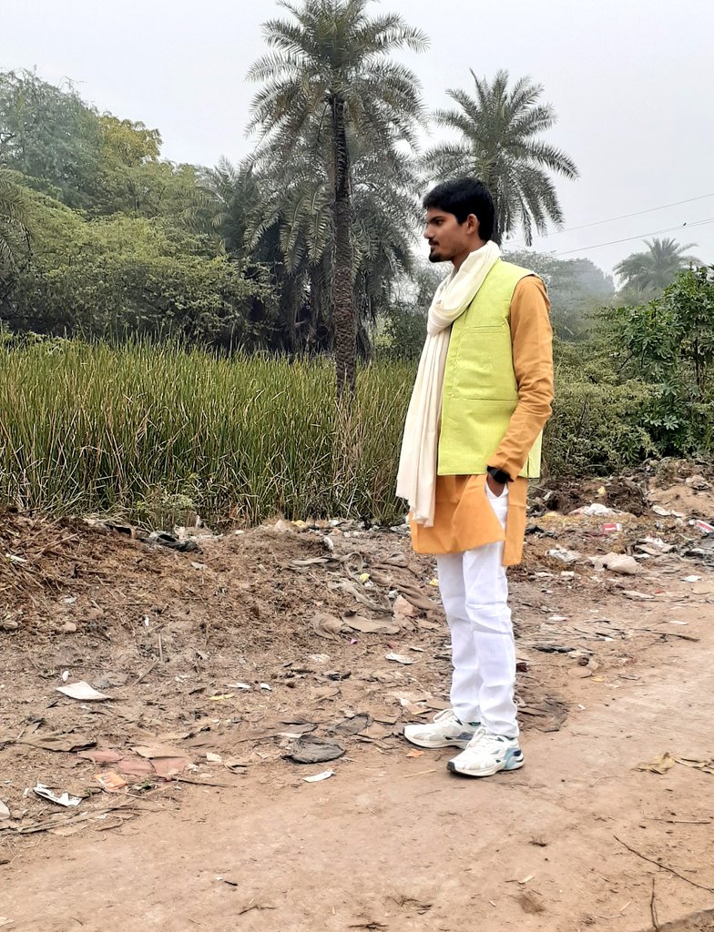 MukeshR25383321's tweet photo. आदरणीय प्रदेश प्रभारी राज्यसभा सांसद @SanjayAzadSln जी के निर्देशानुसार प्रदेश अध्यक्ष AYW @PankajAwanaAAP एवम् प्रदेश महासचिव @ankitpariha_r जी के दिशा निर्देश में जिला जालौन में #selfwith कूड़ा अभियान के तहत कूड़े के साथ सेल्फी ली।।
अब चलेगी झाड़ू
@SabhajeetAAP @Dinesh_Spatel https://t.co/oOBWFveIR6