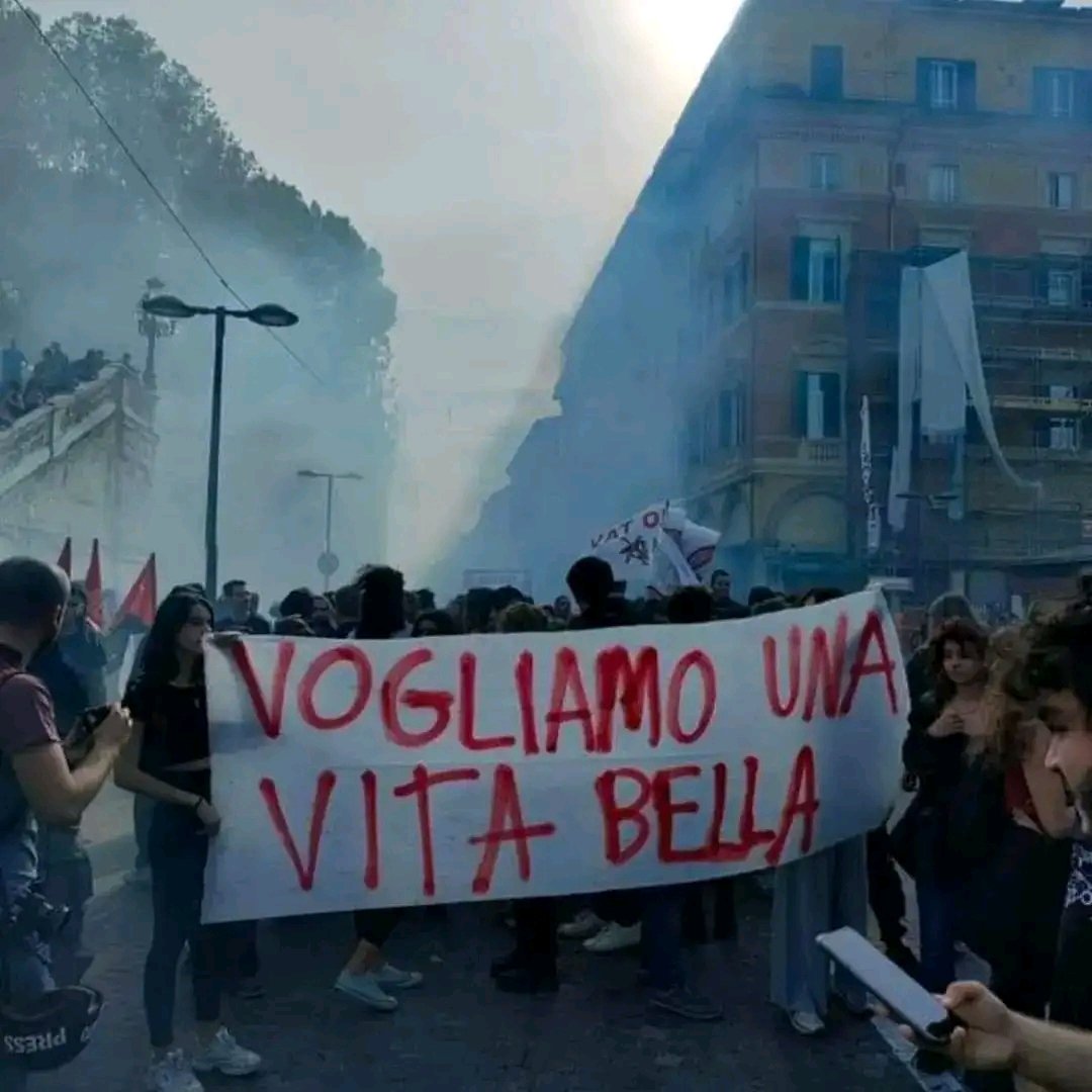 CooperRebeldeNa's tweet photo. Buon anno a chi non si arrende alle invasioni e fanculo a chi vuole la pace con il c..o degli altri https://t.co/LCxRrJg9mw