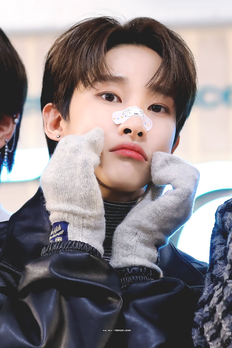 le_0nz's tweet photo. 221217 올해는 말랑하게 이겨내야지-💗
#TRENDZ #트렌드지 #LEON #리온 https://t.co/hQgClnlrHG