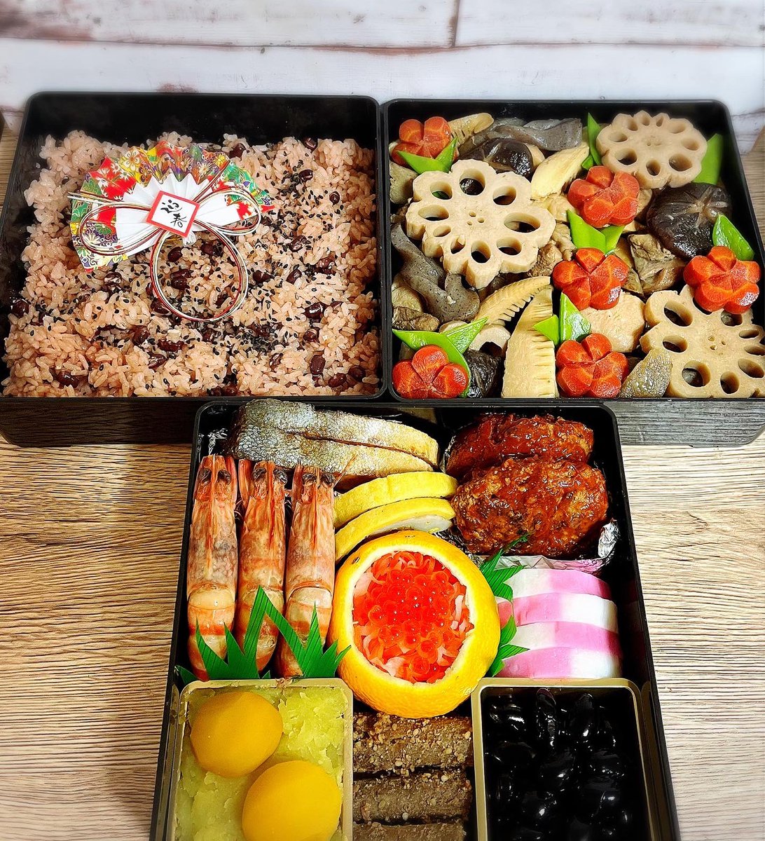 halusowa's tweet photo. 明けましておめでとうございます🎍
今年も1日かけて作った手作りお節。
2023年もよろしくお願いします✨

昨年は仕事が忙し過ぎて中々ツイート出来ませんでしたが、今年からまたじゃんじゃんやります🙋‍♀️
#元旦
#新年
#料理好きな人と繋がりたい https://t.co/tJeT4Fv2ij
