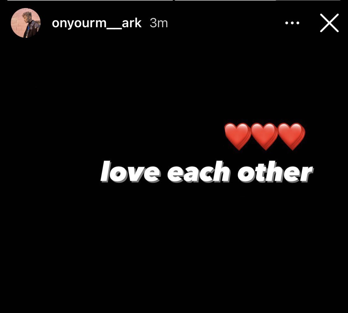 xneojunx's tweet photo. markhyuck really https://t.co/n292xs5Mm0