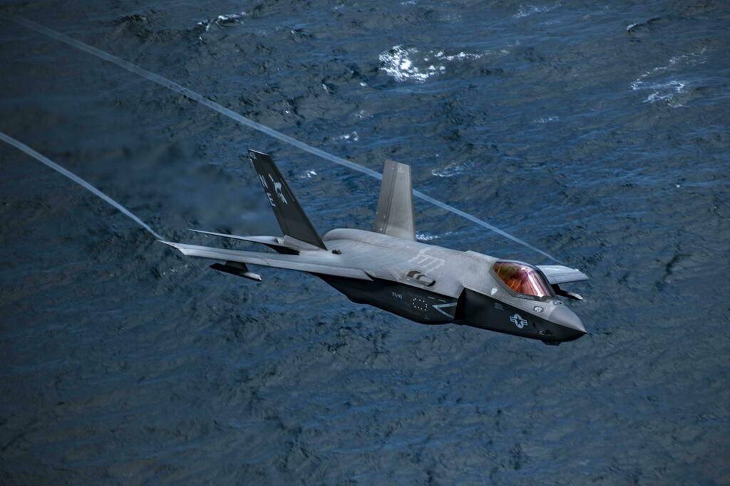 904office's tweet photo. 護衛艦かが 就役5周年記念
AVIREXコラボジャケット
https://t.co/jnlM8HPRfA
海上自衛隊オリジナルCWU45P
#海上自衛隊 #航空自衛隊
# 護衛艦かが #AVIREX
#js_kaga #DDH184
#艦隊コレクション #艦これ
#F35 https://t.co/cM9FUEPjeU