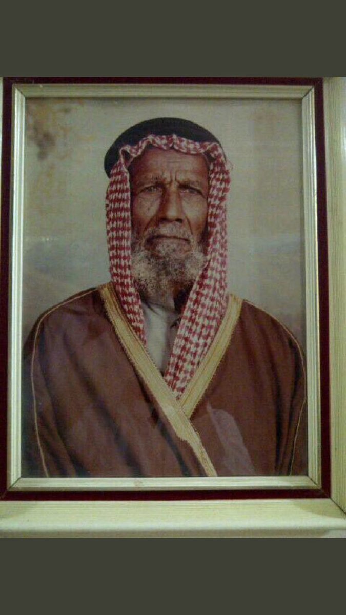 k_aLawLah's tweet photo. #تاريخ_المجمعة 
سعد الصدي رحمه الله .
صاحب صوت ندي في تلاوة القرآن لاتمل سماعة .
كان يضرب بعصاه أعمدة الكهرب متجه للمسجد لصلاة الفجر ثم يجلجل بصوته الجميل ( الصلاة ) .
رحمه الله و جزاه الله خير الجزاء . https://t.co/f6W1UcnWsU