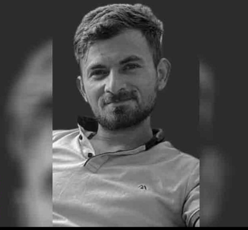 nahoshaber's tweet photo. 30 yaşındaki Ferdi Köse Samsun Bafra’da, işlettikleri fırının odunluğunda kendini asarak intihar etti. #Samsun #Bafra #İntihar #Ölüm #NaHoşHaber https://t.co/zKT4T9rD8E