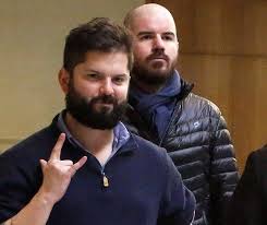 mark_lecof's tweet photo. 🔴 Rodrigo Logan, Abogado y Ex Convencional:

- Los Indultos, sorprendieron a todos, inclusive a la Ministros

Por q el 03/01 estaba programado un punto de prensa, donde familiares de detenidos iban a decir los nombres de los políticos q les pagaron a sus hijos para destruir todo https://t.co/swOpLB9yoM