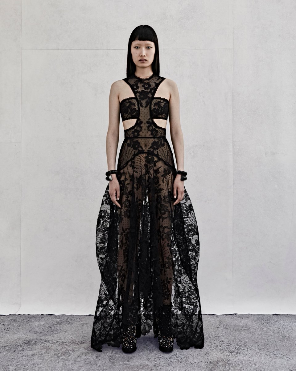 McQueen's tweet photo. The #McQueenPreSS23 cutaway bodice and waist black lace dress with a balloon skirt.

Discover the collection: https://t.co/5pi8eZDMRC https://t.co/OlCc6FqWOF